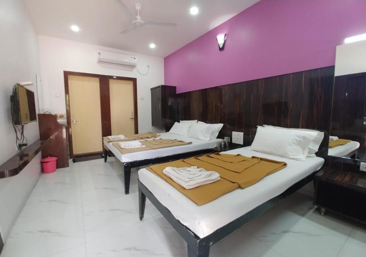 Hotel Yogiraj Shirdi Exterior photo