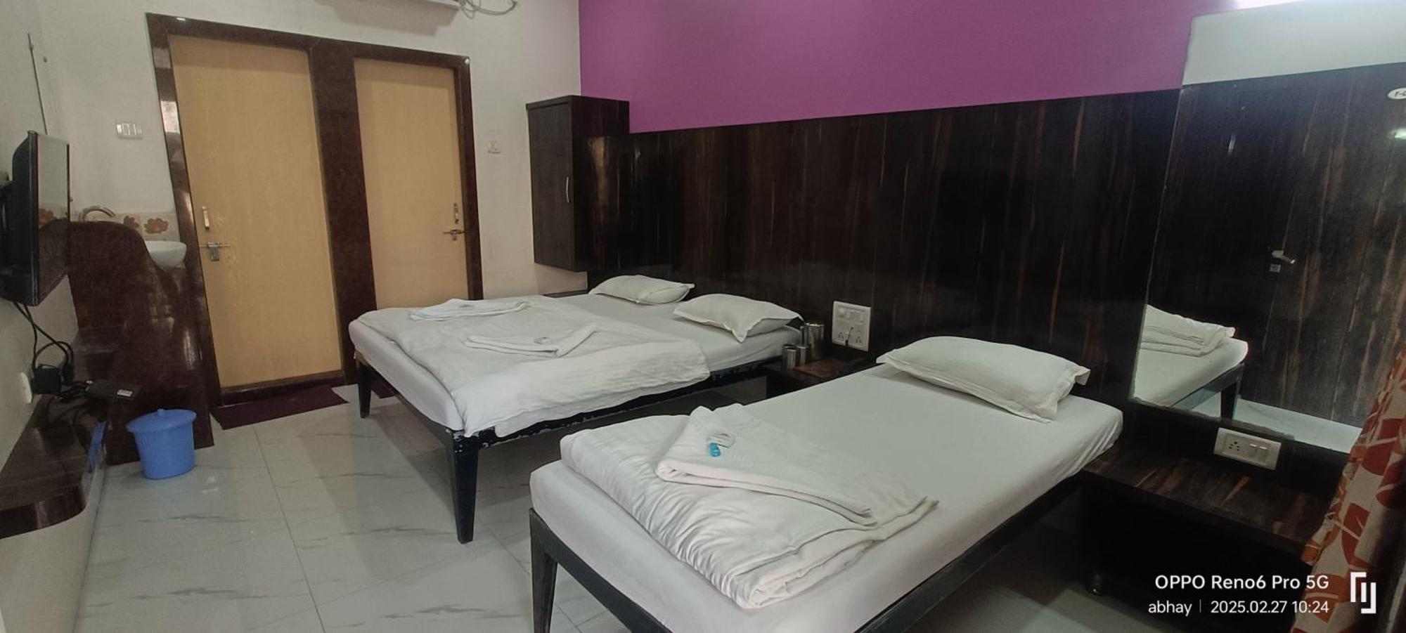 Hotel Yogiraj Shirdi Exterior photo
